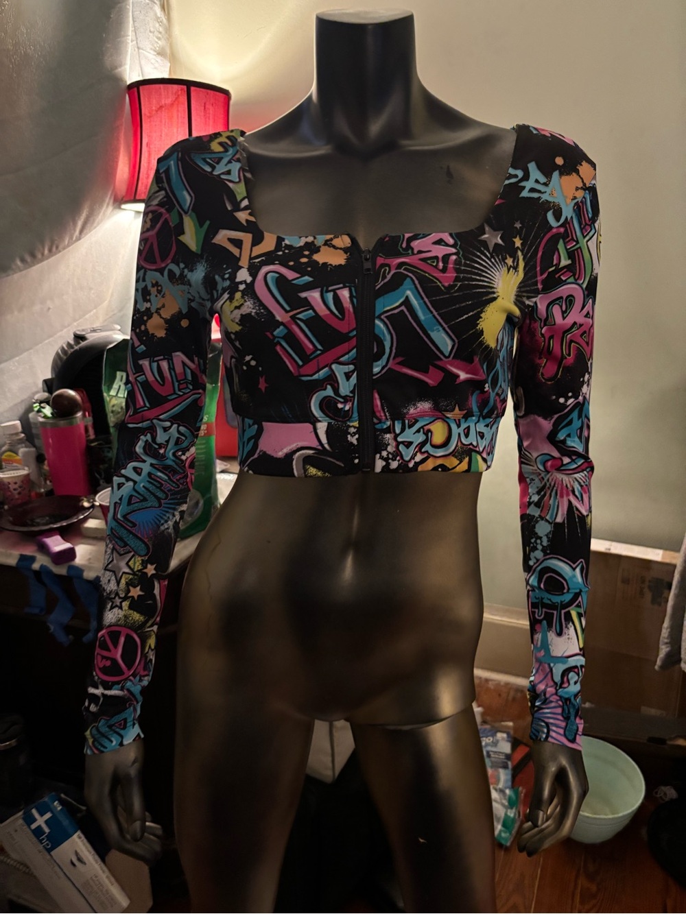 New love star Graffiti Print Zip-Front Crop Top - Black/Multi